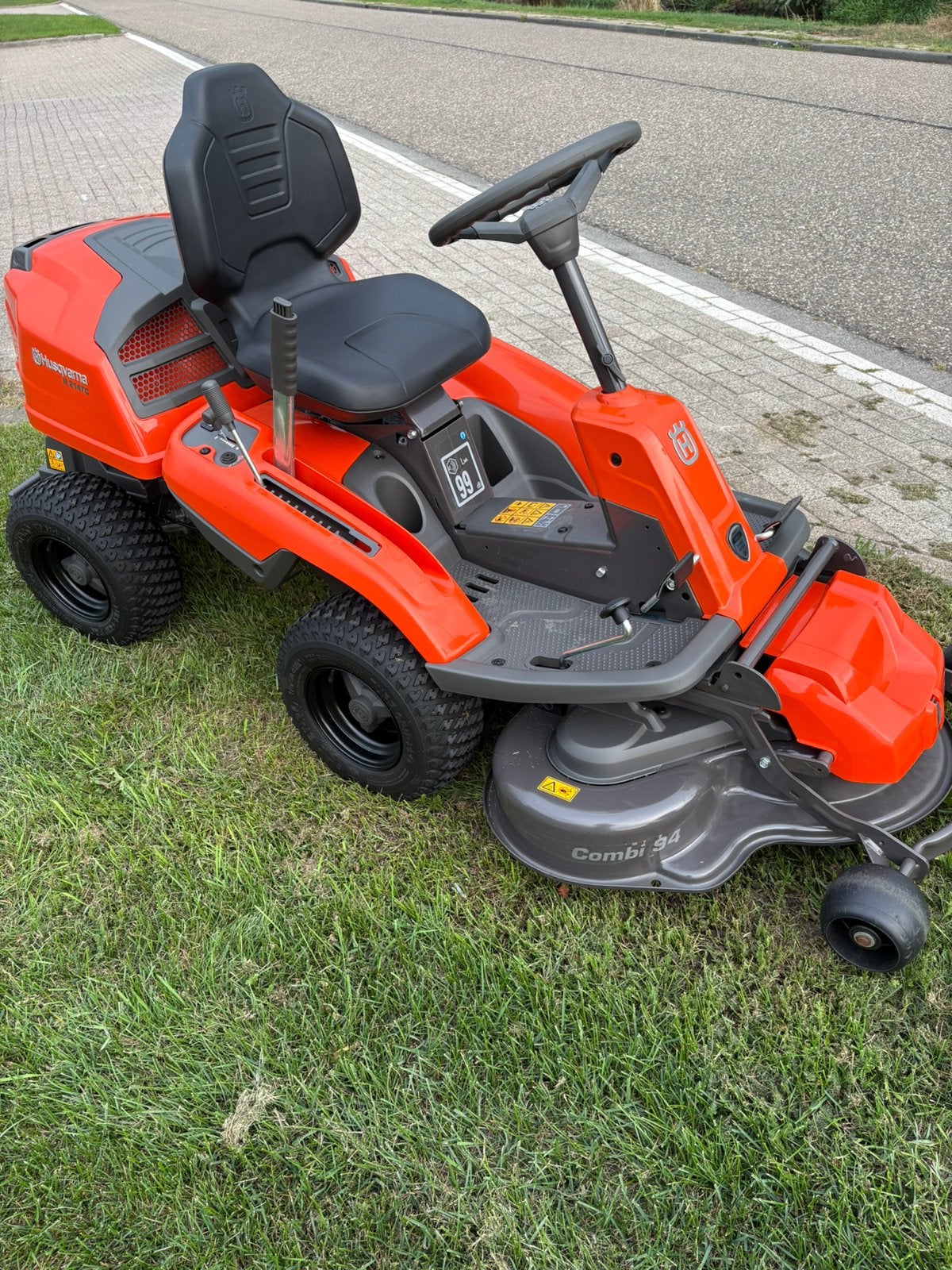 Husqvarna zitmaaier R 214 tc comfort limited edition, Tuin en Terras, Zitmaaiers, Ophalen, Zo goed als nieuw