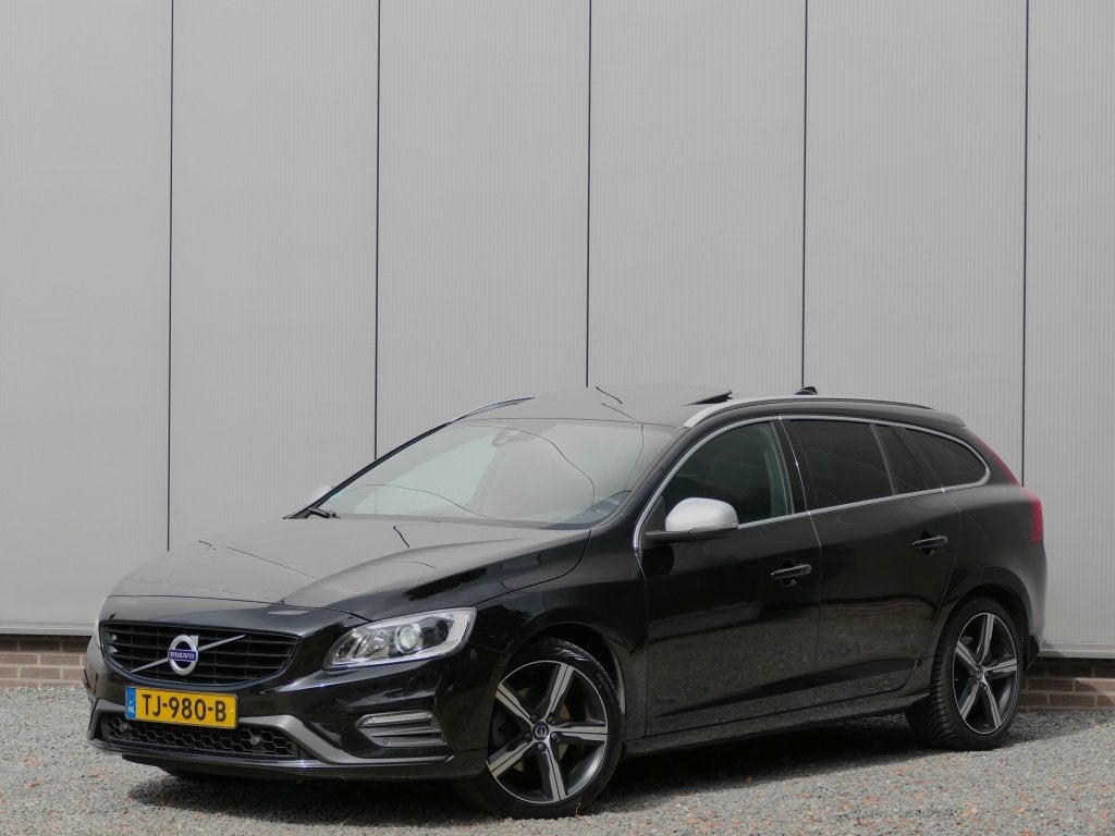 Volvo V60 T4 Business Sport Schuifdak / Standkachel / Leer /, Auto's, Volvo, 1479 kg, Gebruikt, 1969 cc, Zwart