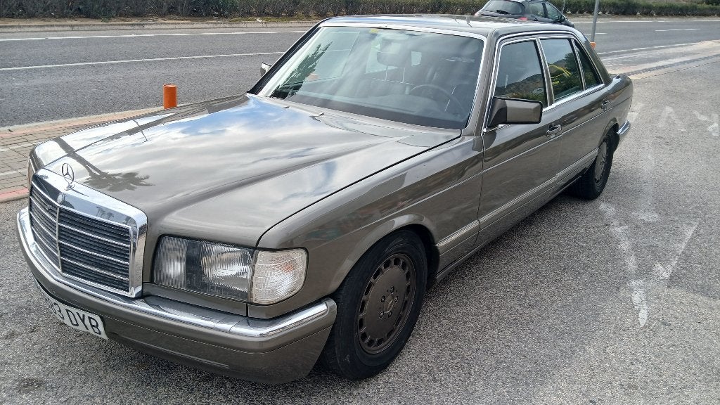 MERCEDES 560 SEL 1988 300 PK MERCEDES 190 E 1987 IN SPANJE, Auto's, Automaat, Achterwielaandrijving, Zwart, Stoelverwarming