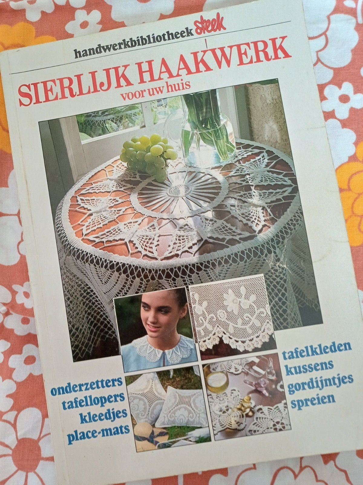 Sierlijk haakwerk Haken patronen vintage, Ophalen of Verzenden, Zo goed als nieuw, Haken, Patroon of Boek