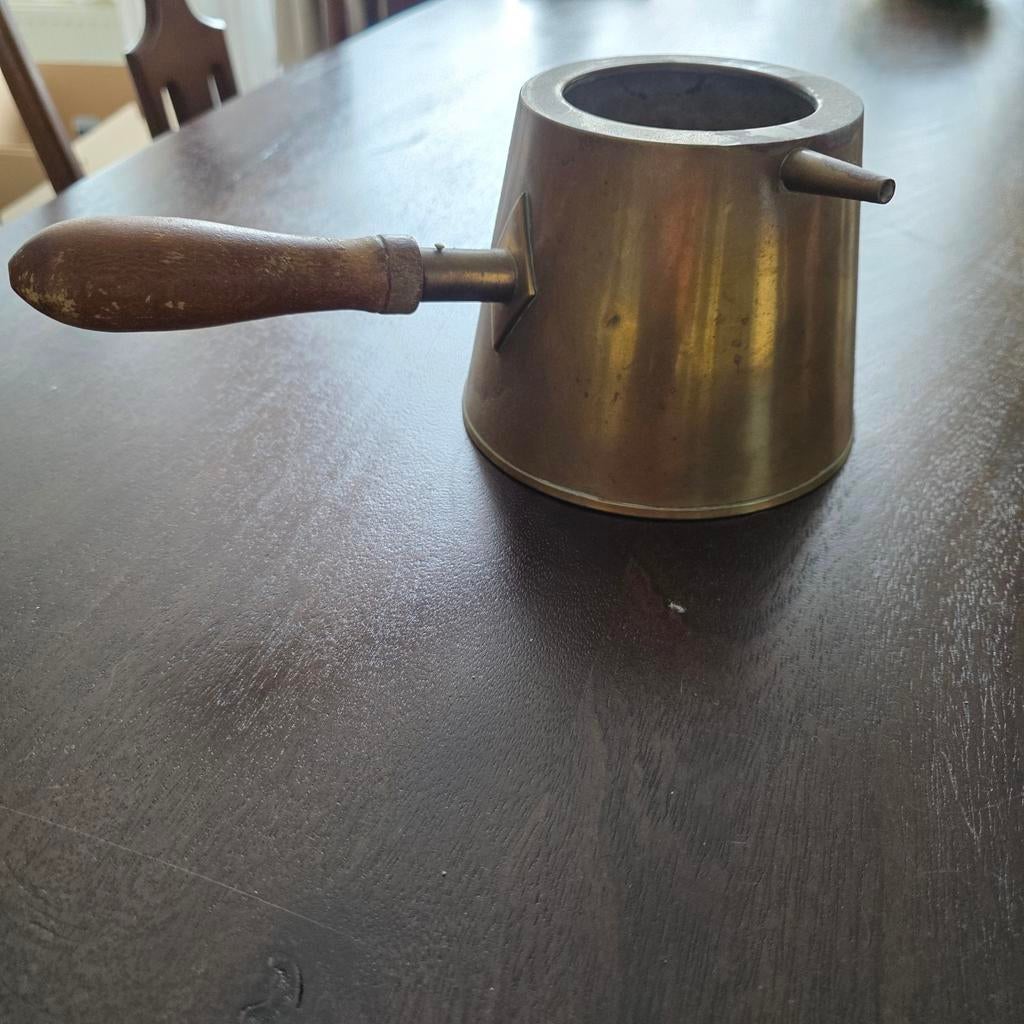 Antieke koperen water- of oliekan met houten handvat, Antiek en Kunst, Antiek | Koper en Brons, Ophalen of Verzenden