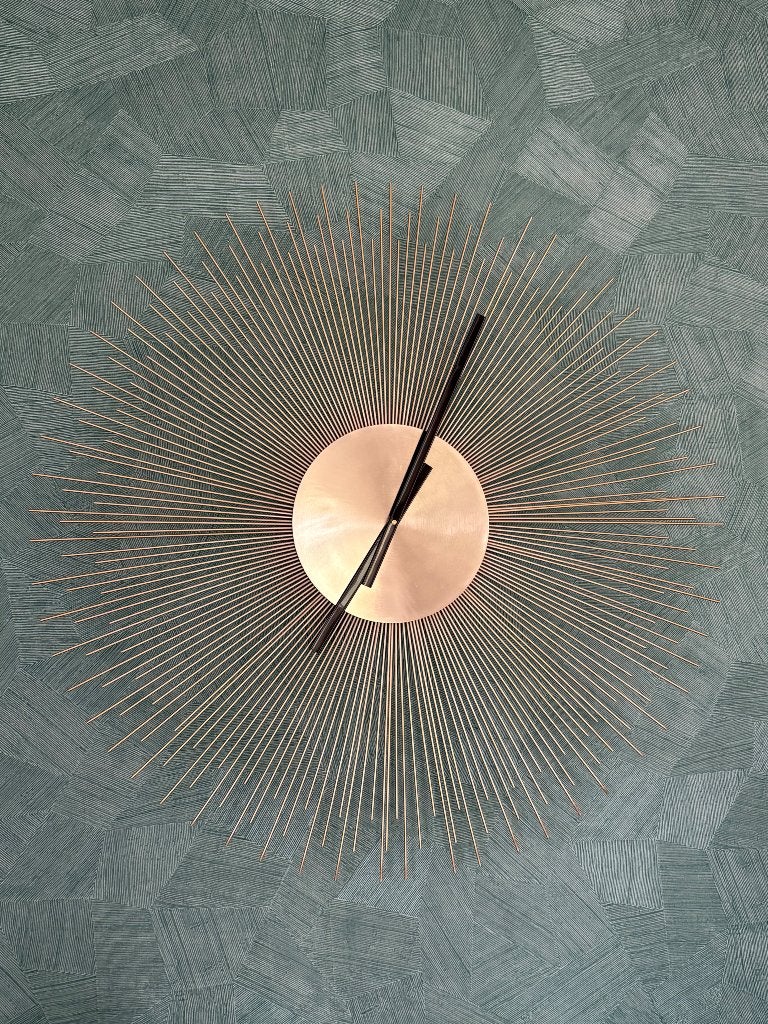 Designklok Richmond (nieuw, klein defect), Ophalen, Goud, Wandklok, Analoog