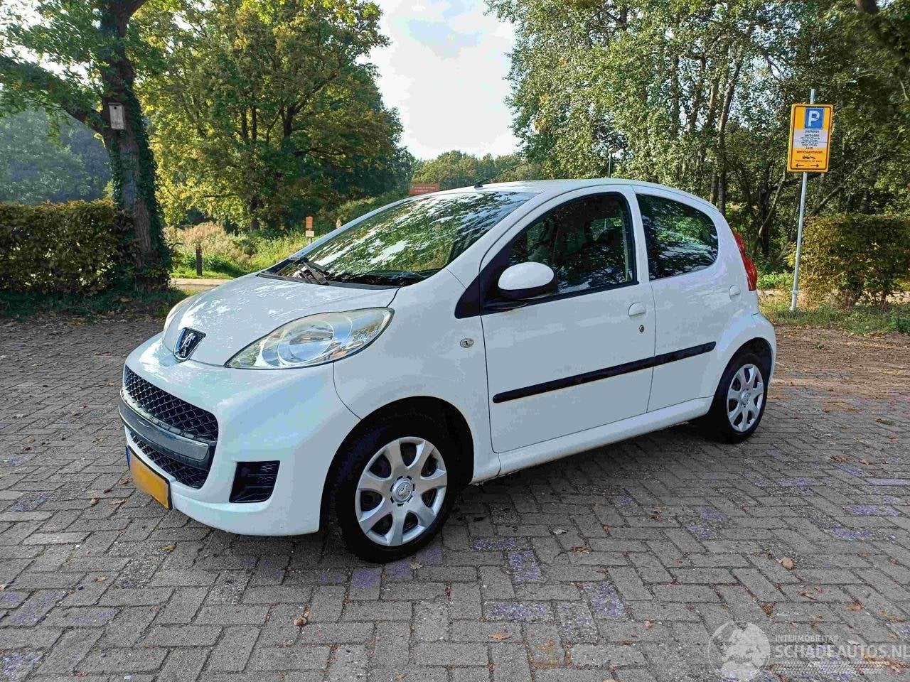 Peugeot 107 1.0-12V XS 5drs airco (bj 2010), Webaccessibility@stellantis.com, Stellantis N.V., Wit, Handgeschakeld