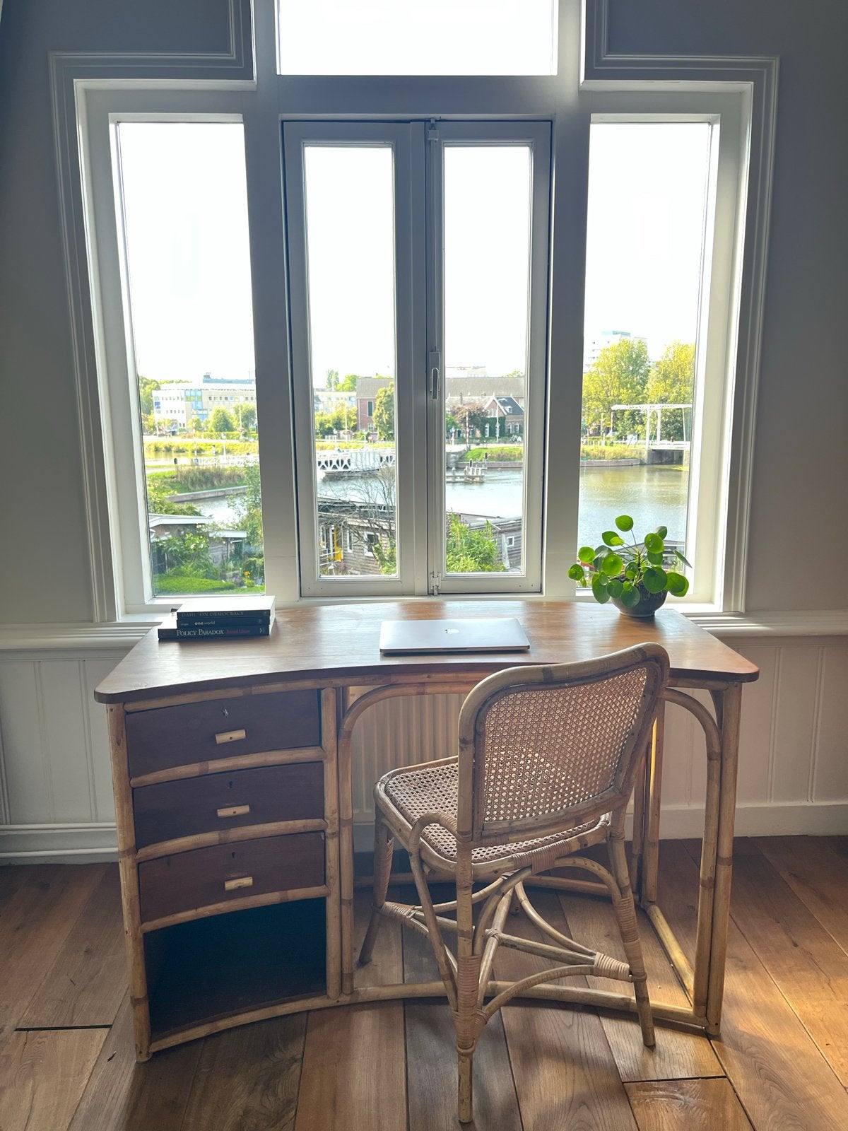 Vintage bamboe bureau met ladeblok en rotan stoel, Ophalen