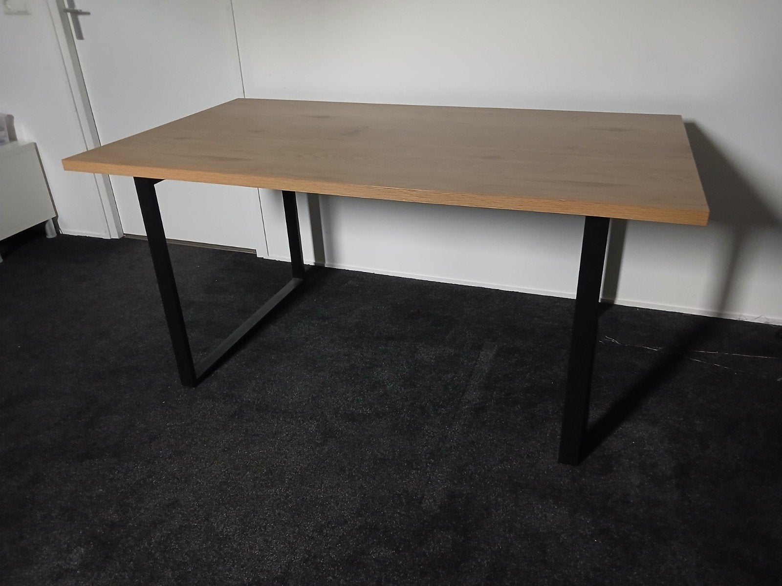 Eettafel met metalen onderstel, Huis en Inrichting, Ophalen, Gebruikt, 50 tot 100 cm, Modern industrieel