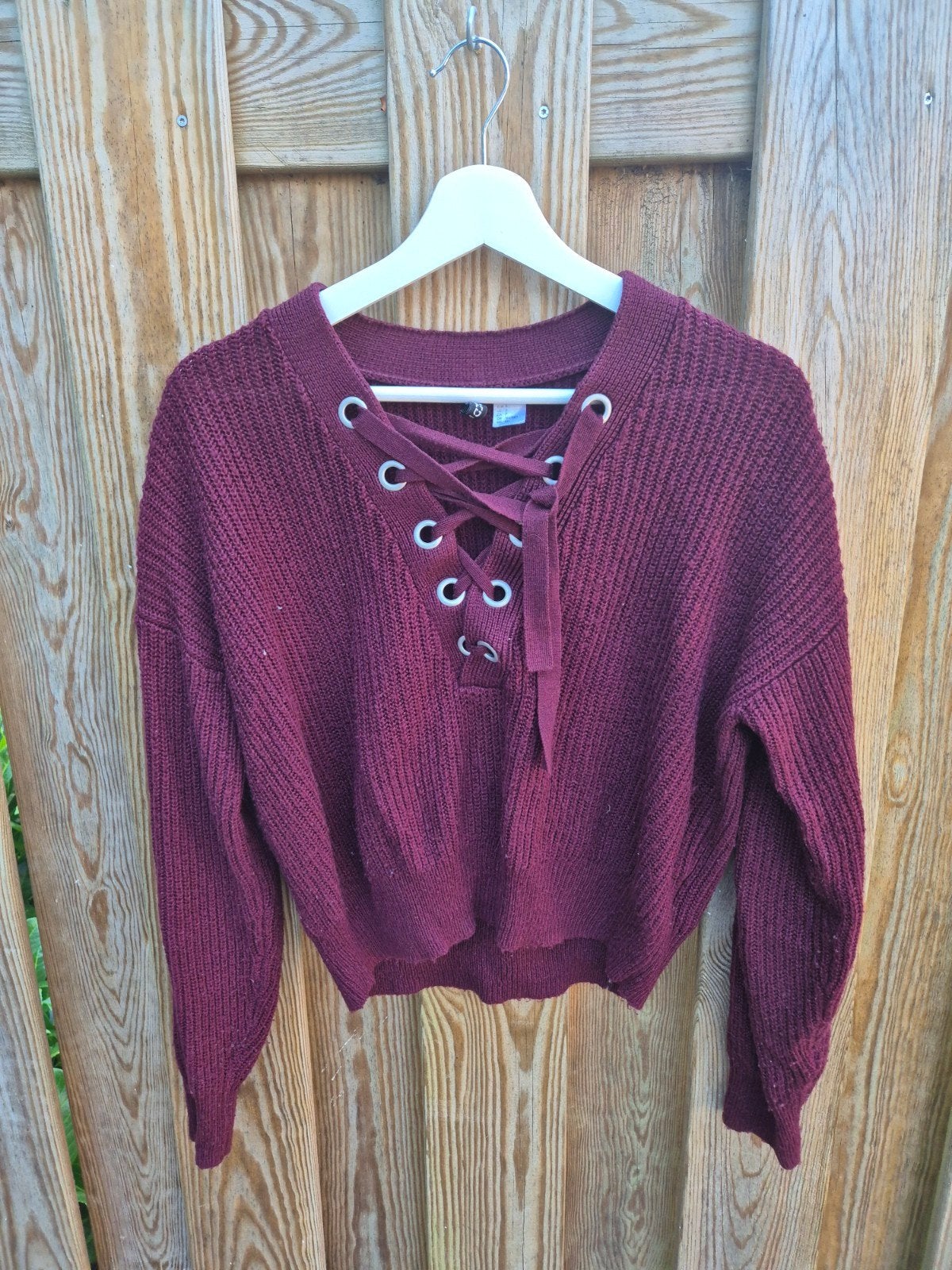 Bordeauxrode gebreide trui met vetersluiting - H&M Divided, H&M Divided, Ophalen of Verzenden, Maat 36 (S), Gedragen