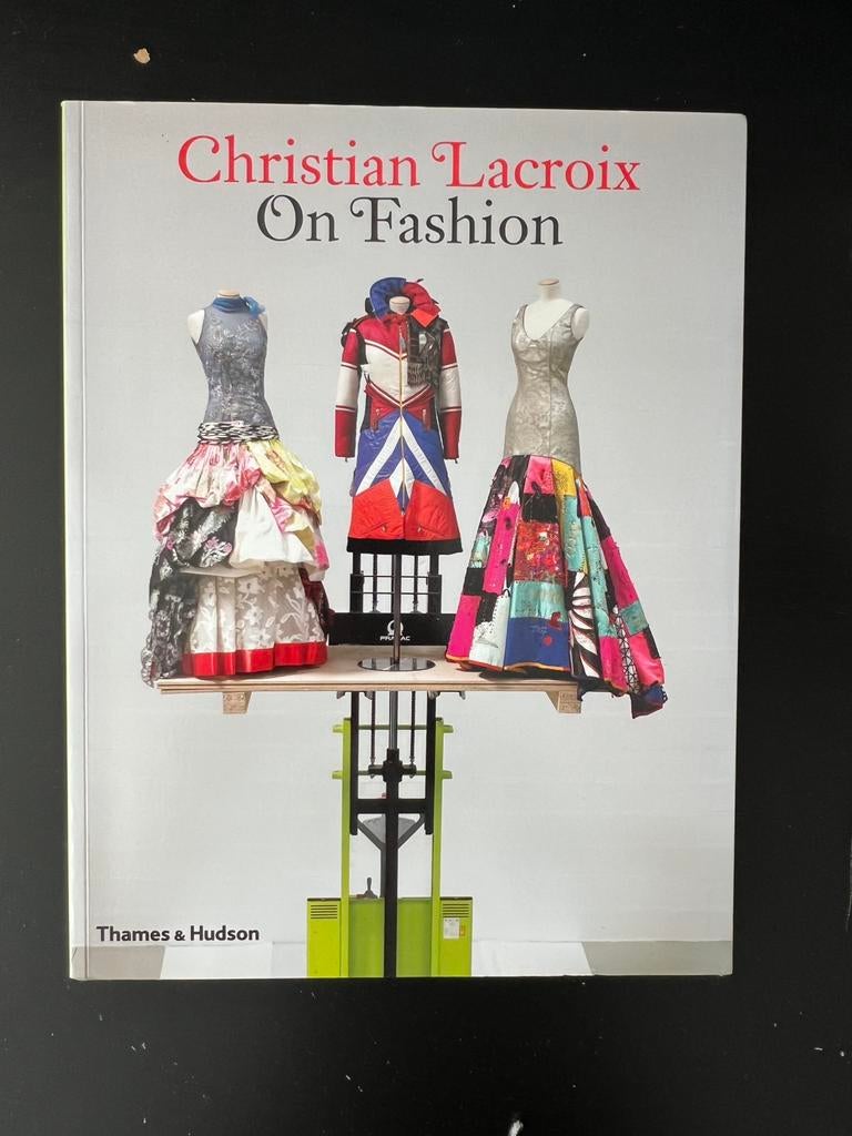 Christian Lacroix on Fashion, Ophalen of Verzenden, Zo goed als nieuw, Overige onderwerpen