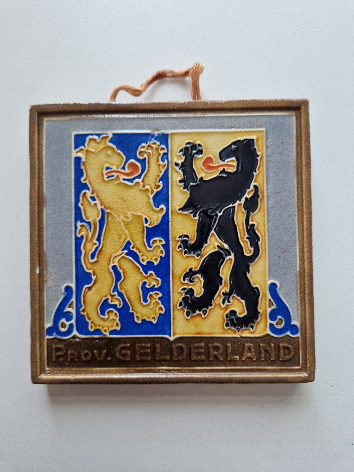 Oude tegel van Westraven, met het wapen van de provincie Gel, Ophalen of Verzenden