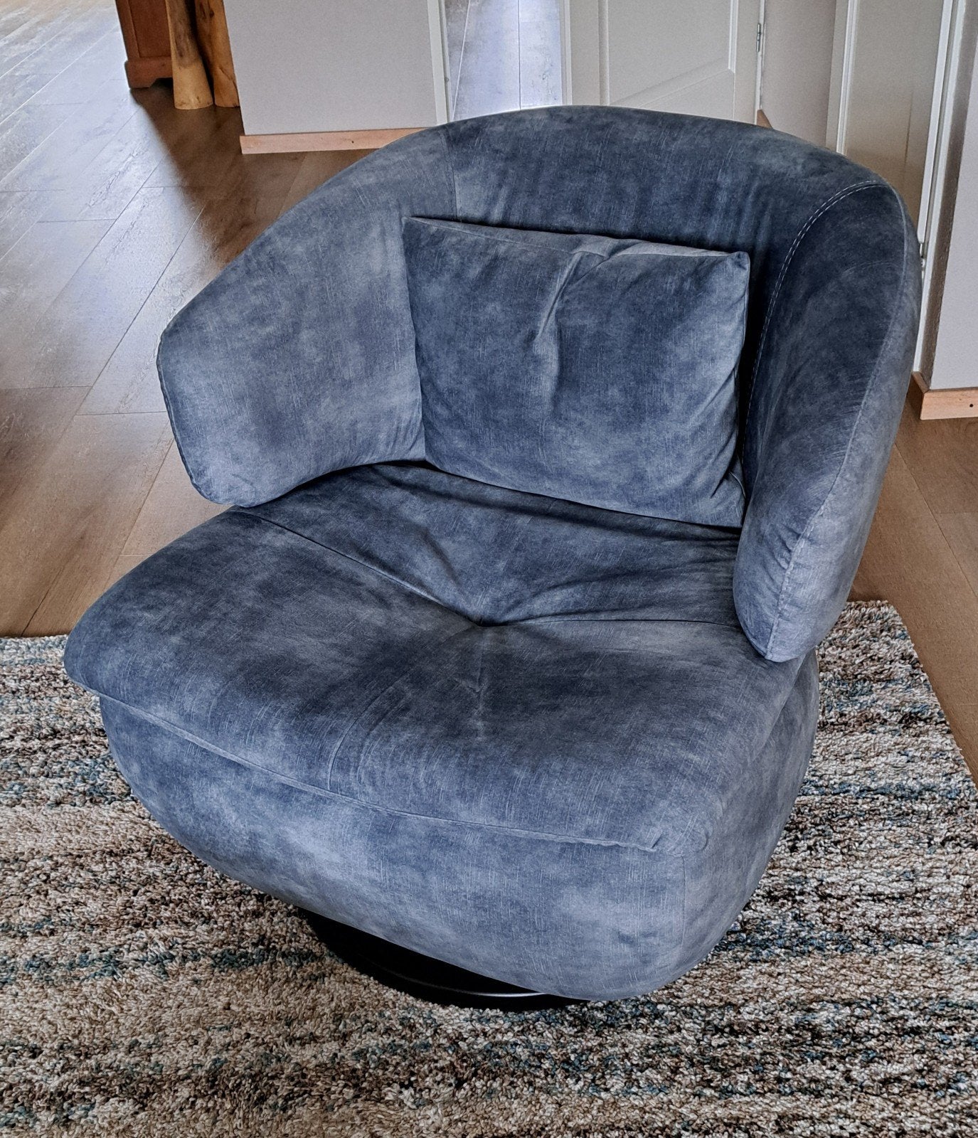 Staalblauwe fauteuil op draaivoet - Zo goed als nieuw, Huis en Inrichting, Ophalen, Zo goed als nieuw, Stof