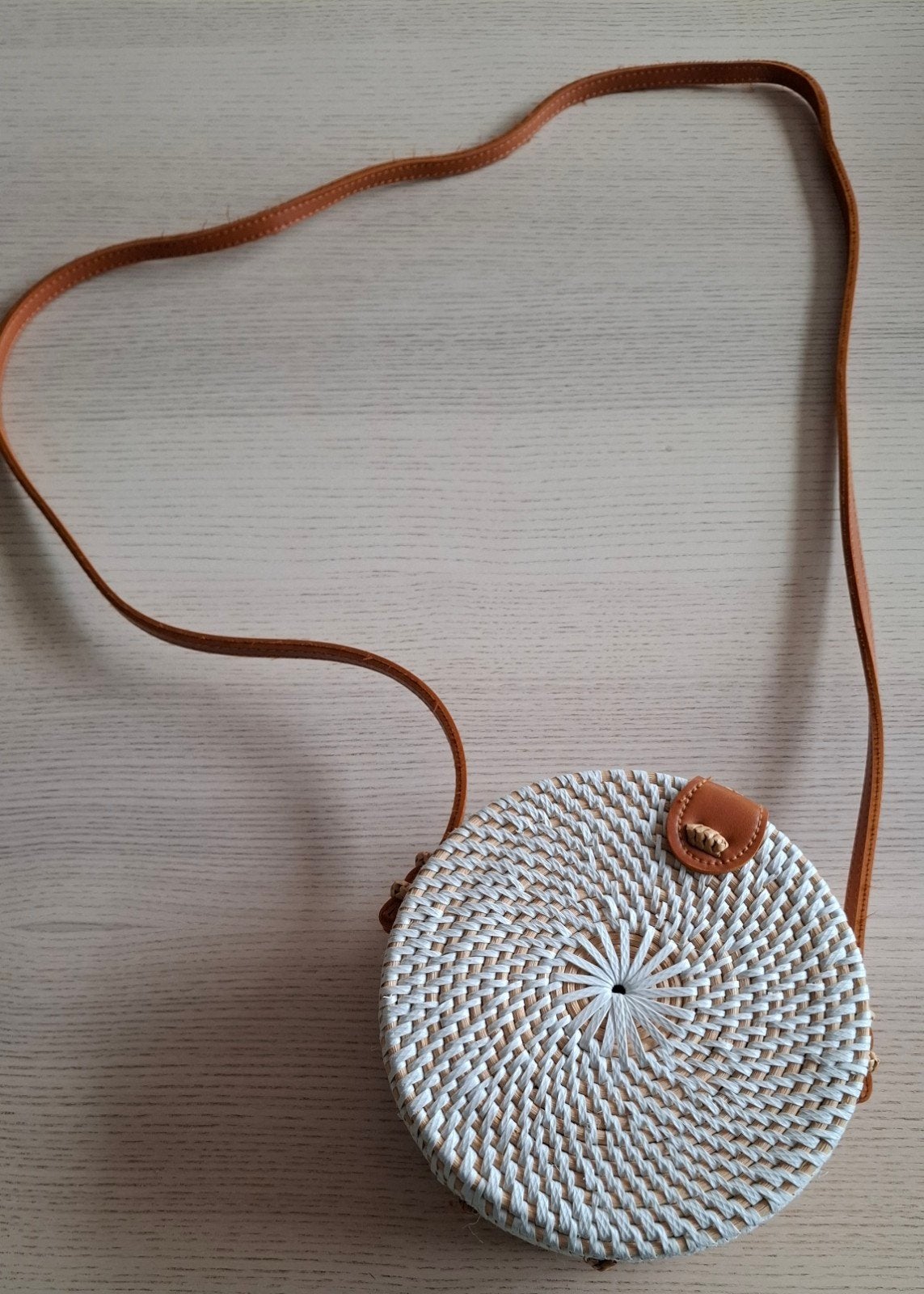 Bali Rotan schoudertasje, rond, wit met bruin leer, Ophalen of Verzenden, Zo goed als nieuw, Wit, Schoudertasje