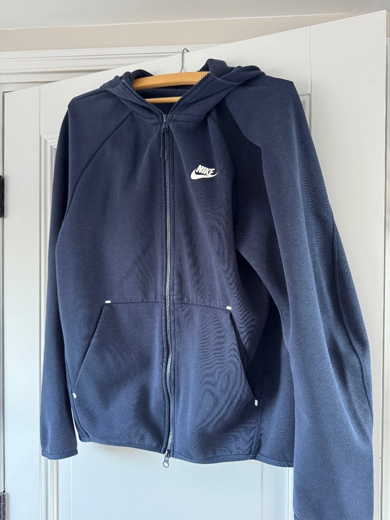 Nike Tech trainingspak L (broek) en M (vest), Nike, Gedragen, Algemeen, Verzenden