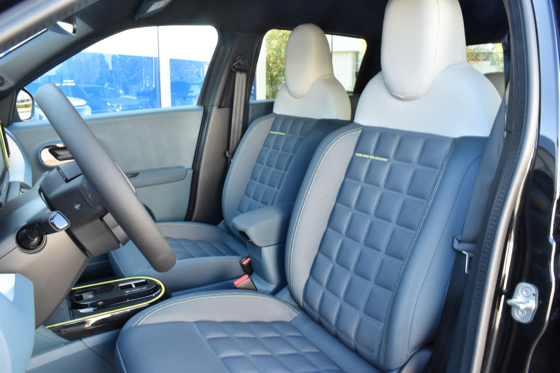 Fiat Grande Panda Hybrid 100 D-CS6 La Prima Automaat | Navig, Auto's, Verwarmde buitenspiegels, Stof, Euro 6, Zwart
