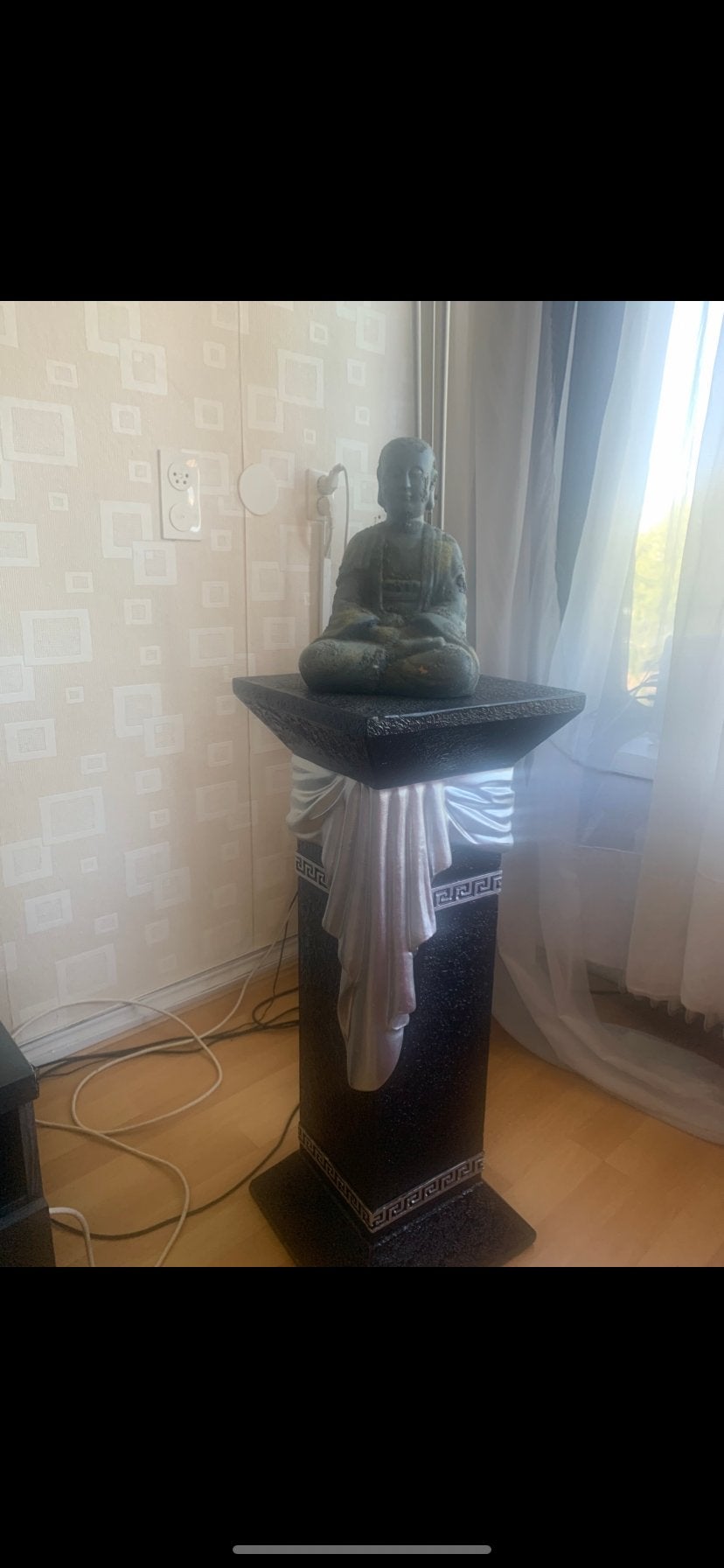 Mooie Boeddha op sokkel - Decoratief beeld, Ophalen, Gebruikt, Met sokkel, Steen/keramiek
