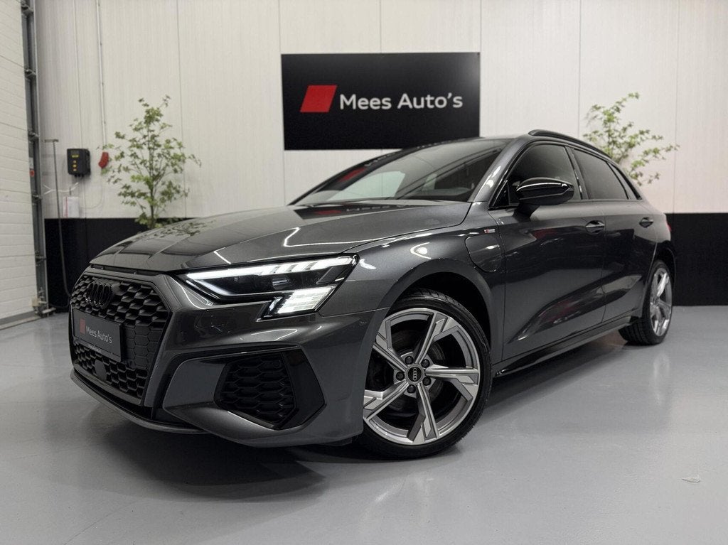 Audi A3 Sportback 40 TFSI S-Edition|Matrix|RS Zetels|Elektr, Gebruikt, 4 cilinders, 71 km/l, Zilver of Grijs