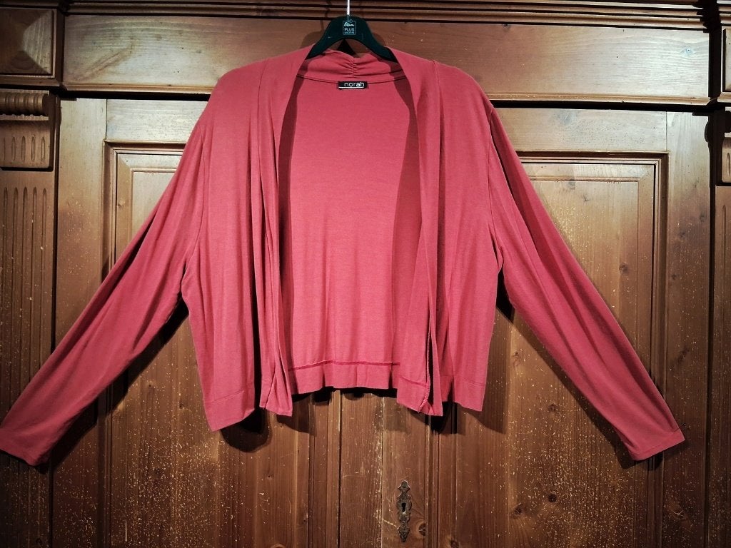 mooie rood vestje Norah 46-48, Ophalen of Verzenden, Zo goed als nieuw, Maat 46/48 (XL) of groter, Rood