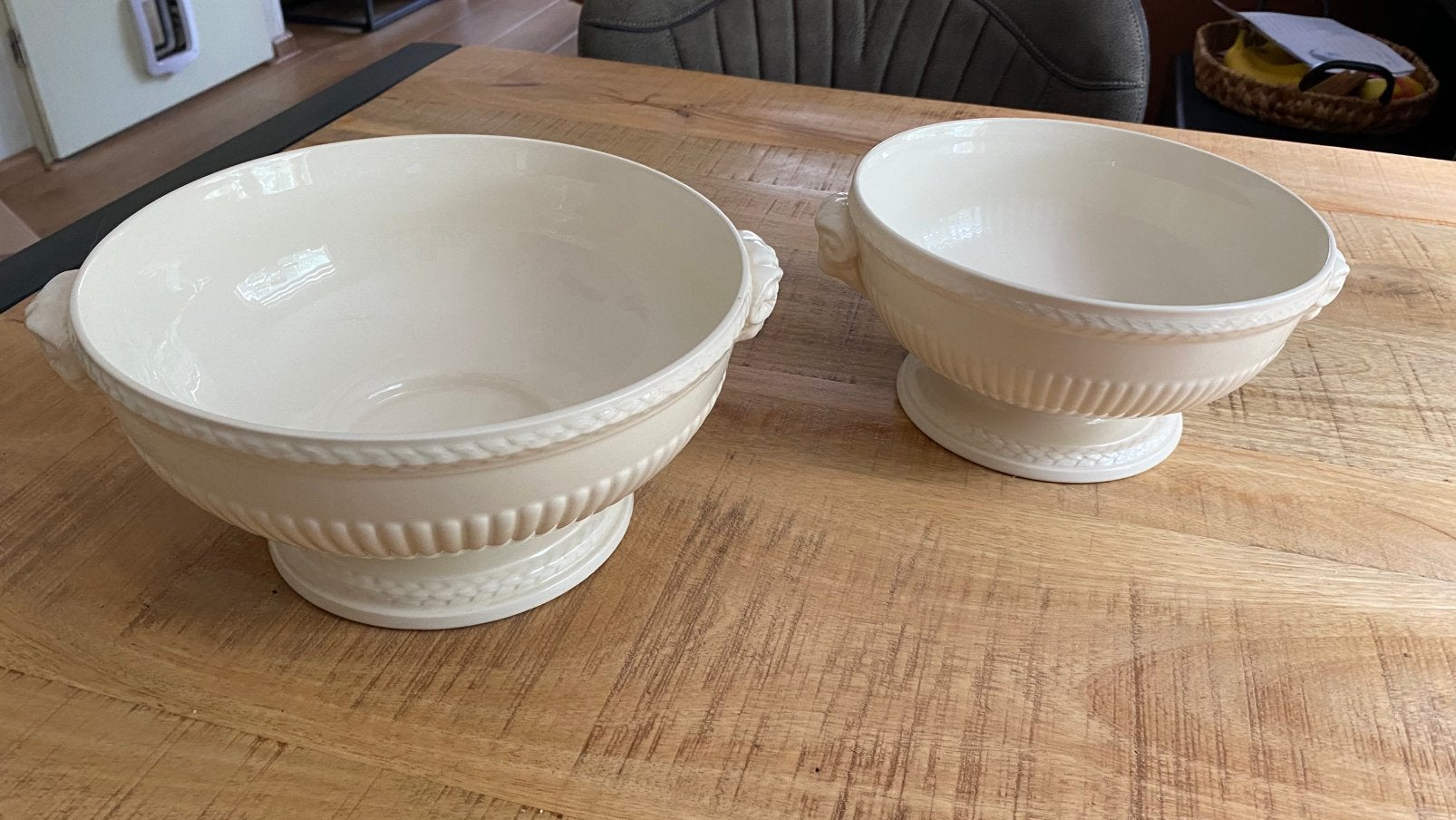 Wedgwood Edme Serveerschalen, Ophalen