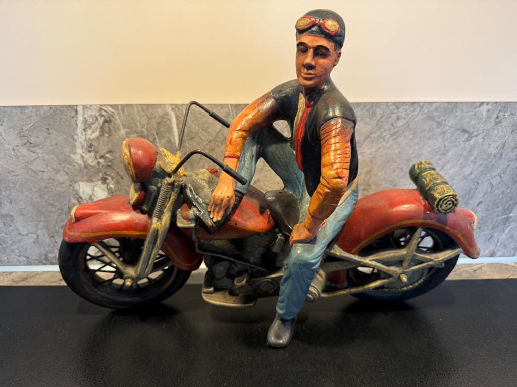 Vintage beeld , motorrijder op klassieke motor, Ophalen of Verzenden, Overige materialen