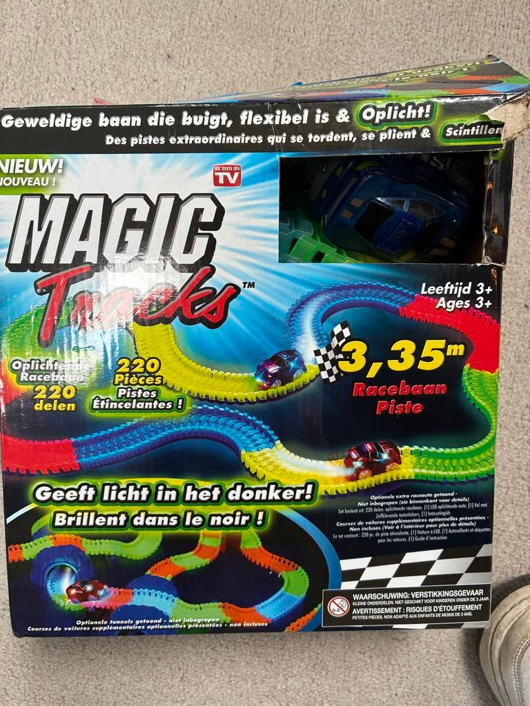 Magic Tracks Lichtgevende Racebaan - 220 Delen, Overige merken, Racebaan, Zelf te bouwen, Nieuw