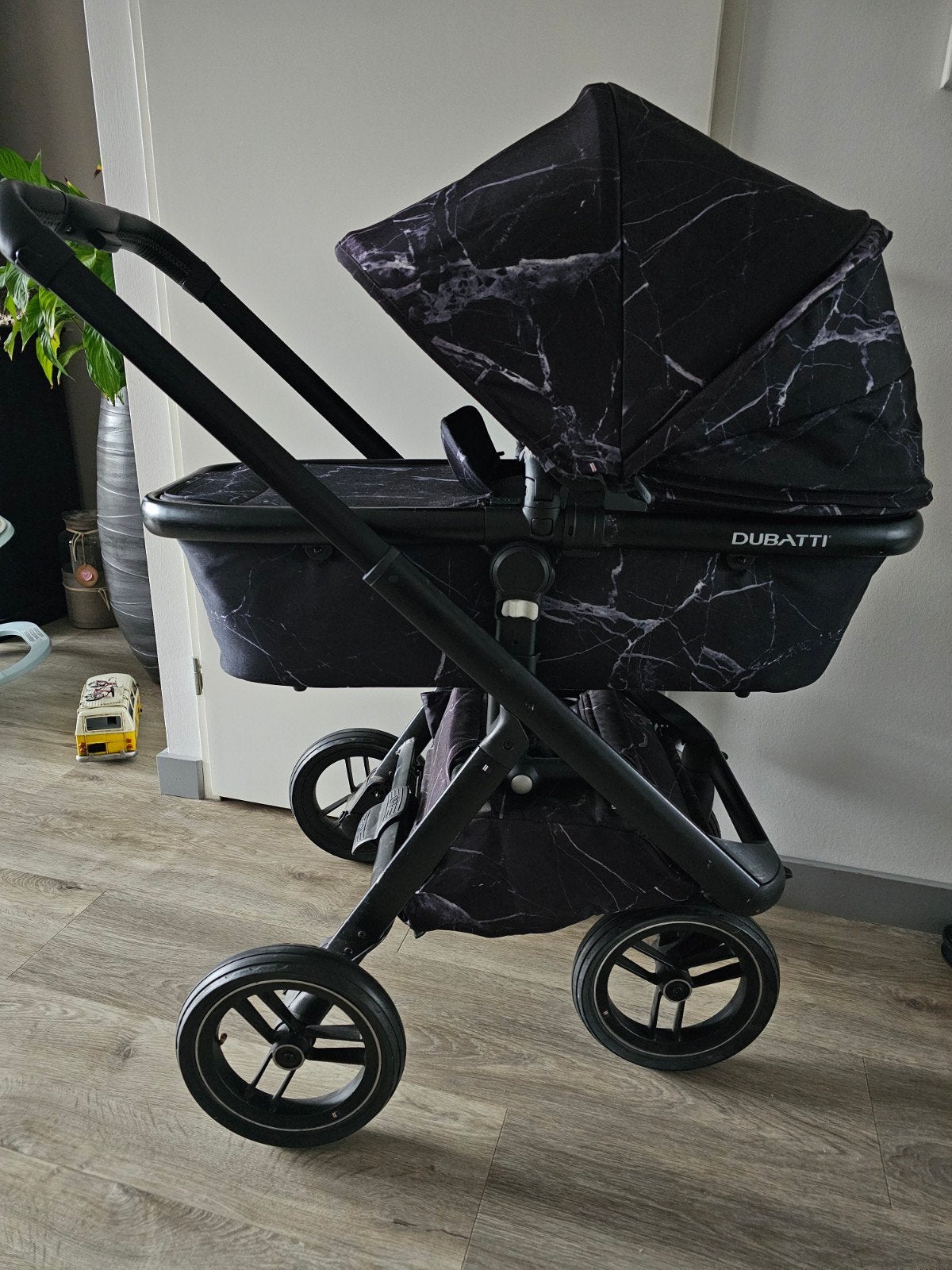 Dubatti one E5 Limited edition Marmer 3in1 compleet, Kinderen en Baby's, Kinderwagens en Combinaties, Verstelbare duwstang, Zo goed als nieuw