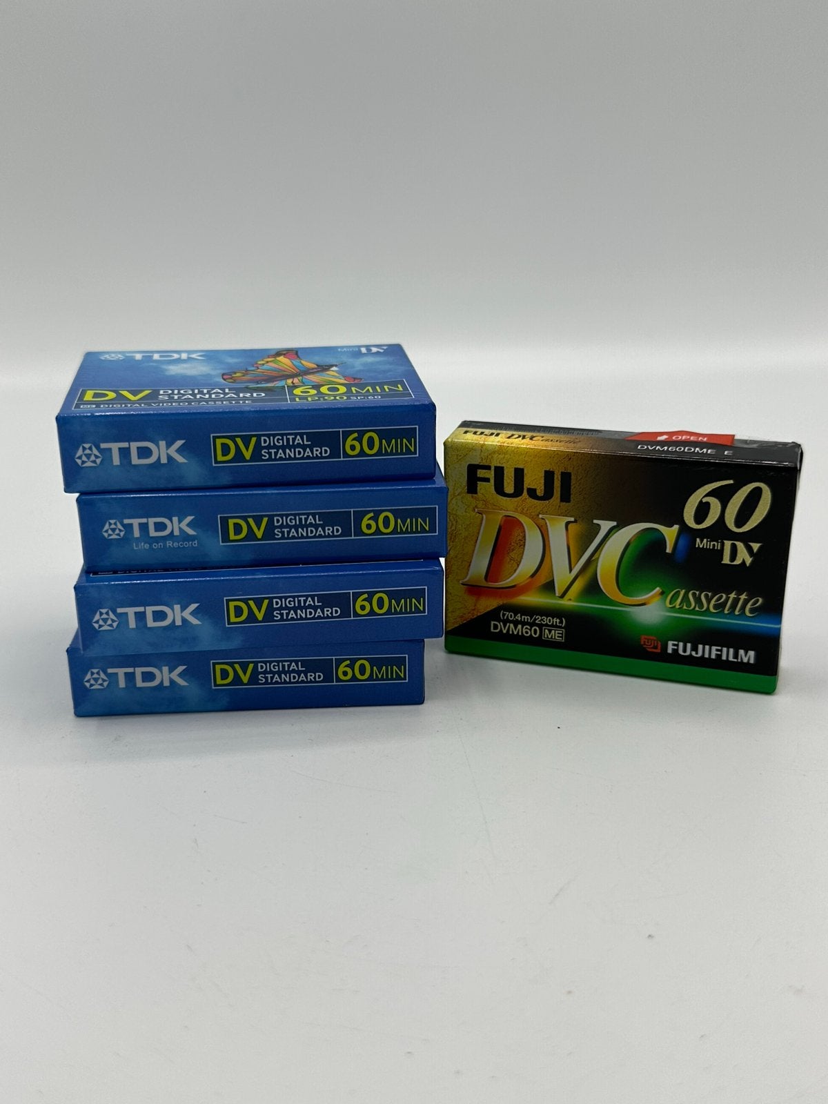 TDK en Fuji Mini DV Cassettes - 4x TDK, 1x Fuji, Ophalen of Verzenden, Accessoire