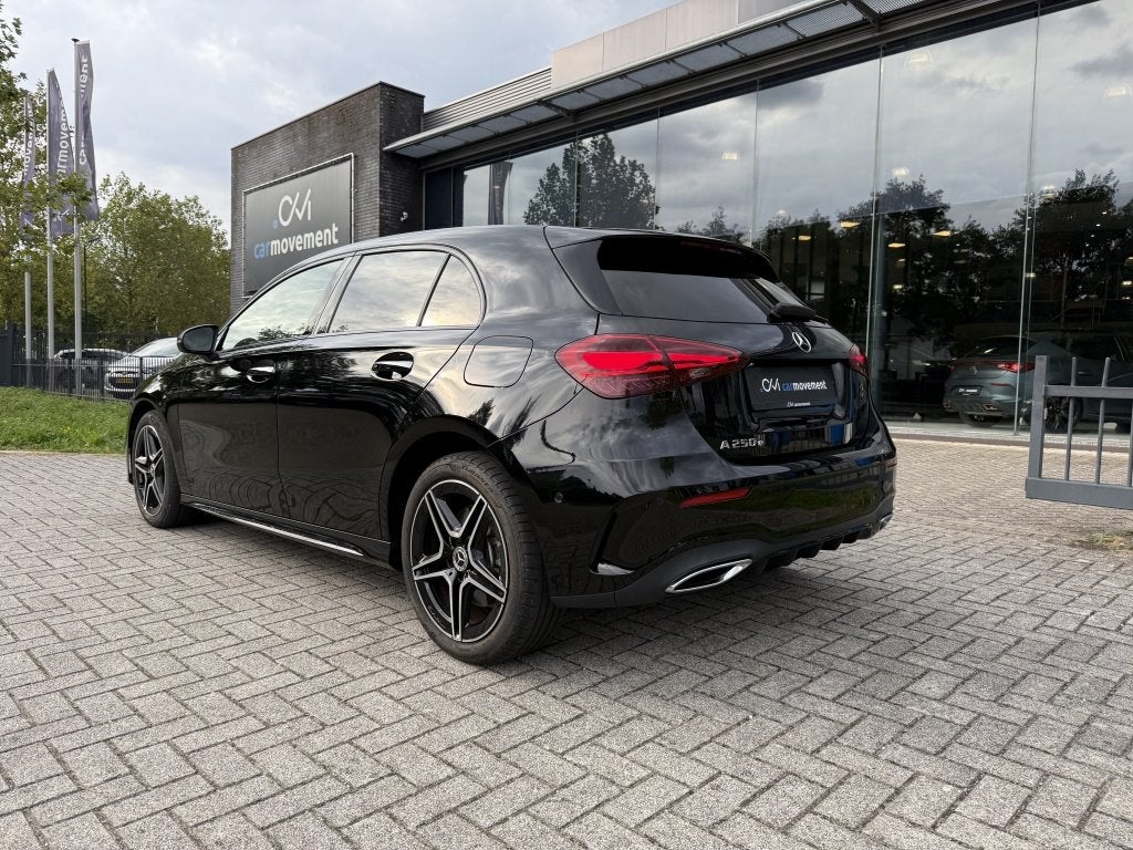 Mercedes-Benz A-Klasse 250 e AMG Line I Night Pakket I Ambie, Auto's, Automaat, Gebruikt, Zwart, 4 cilinders