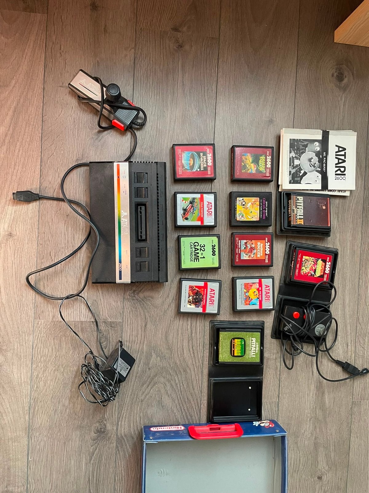 Atari 2600 console met 2 controllers en 11 games, Spelcomputers en Games, Spelcomputers | Atari, Met 2 controllers, Ophalen of Verzenden