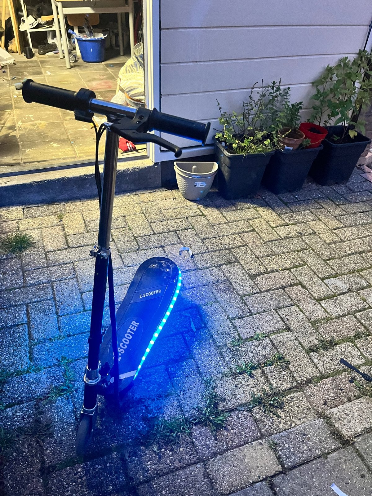 E-scooter met LED-verlichting - Zo goed als nieuw, Ophalen of Verzenden, Zo goed als nieuw, Elektrische step (E-scooter)