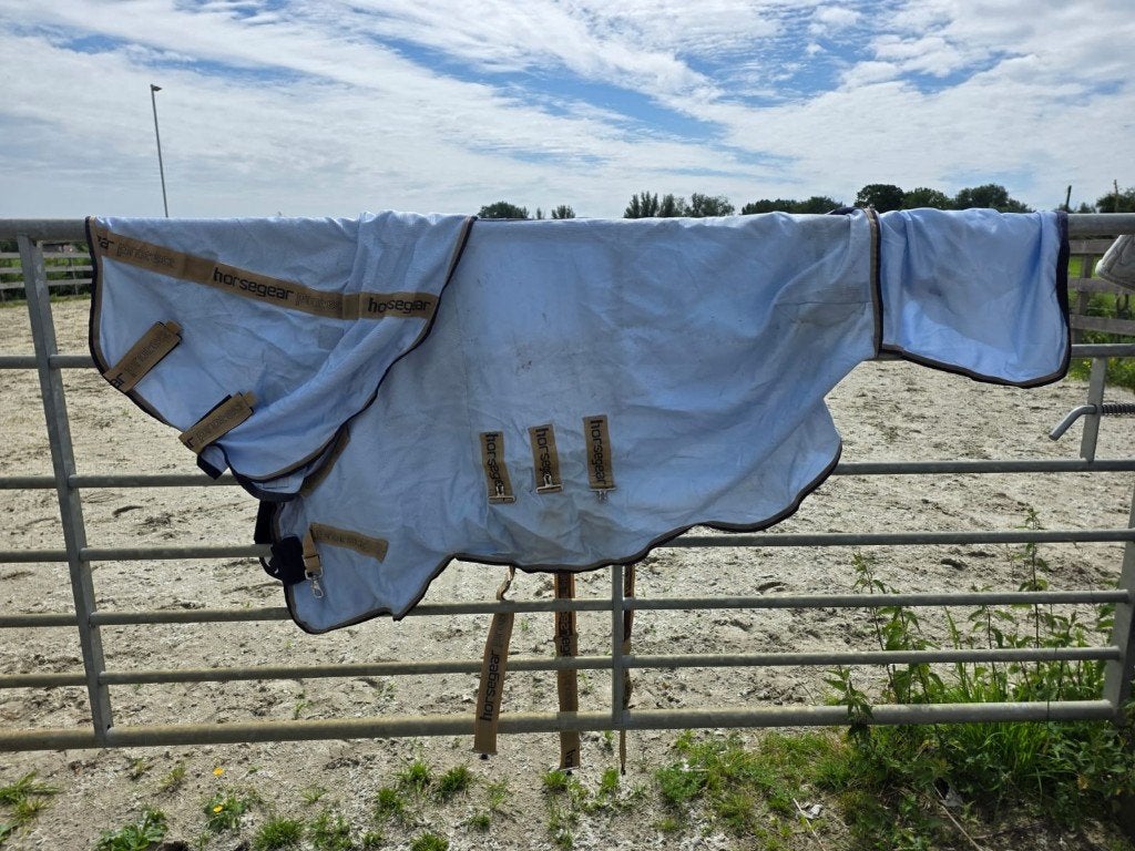 Horsegear Vliegendeken afneembare hals 95/145, Dieren en Toebehoren, Verzenden, Zo goed als nieuw, Horsegear