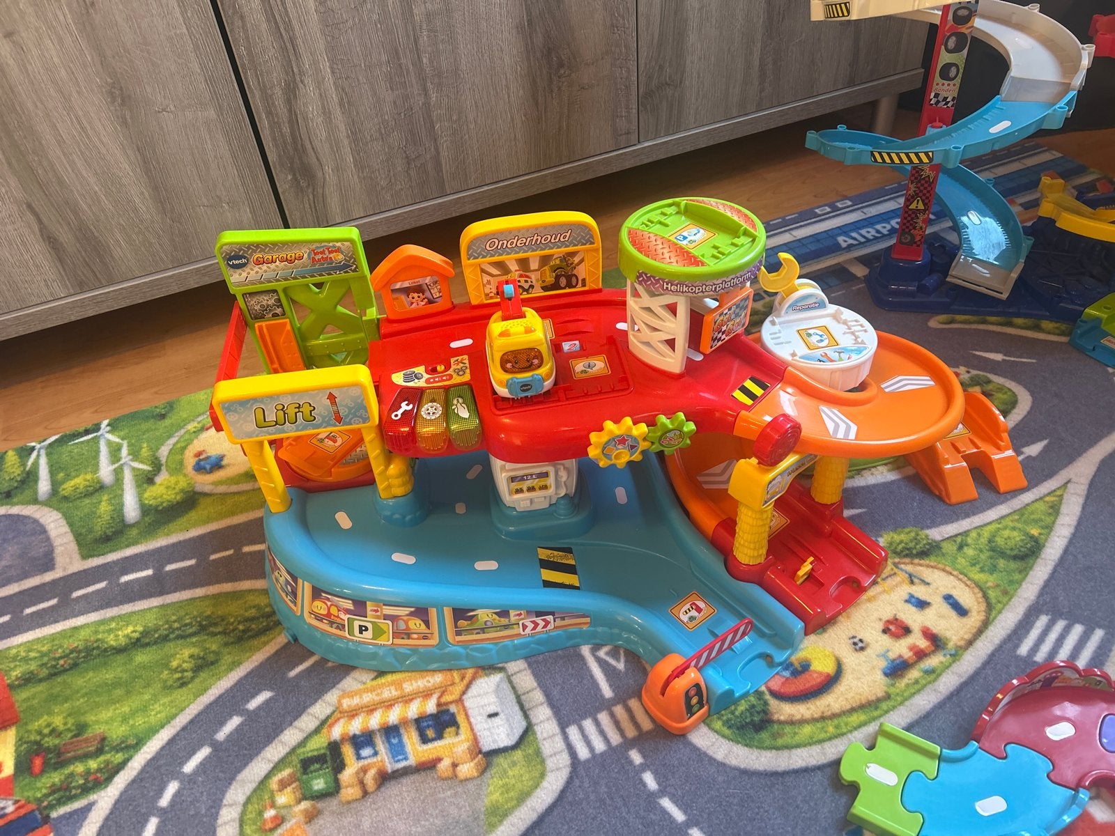 Grote Toet Toet verzameling Racebaan, Garage & 16 Auto’s, Ophalen, Zo goed als nieuw