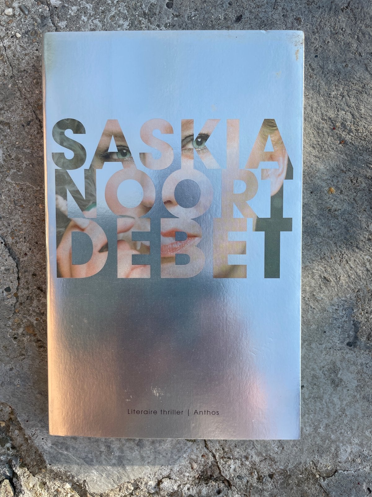 Saskia Noort - Debet (Literaire thriller), Ophalen of Verzenden, Zo goed als nieuw, Nederland