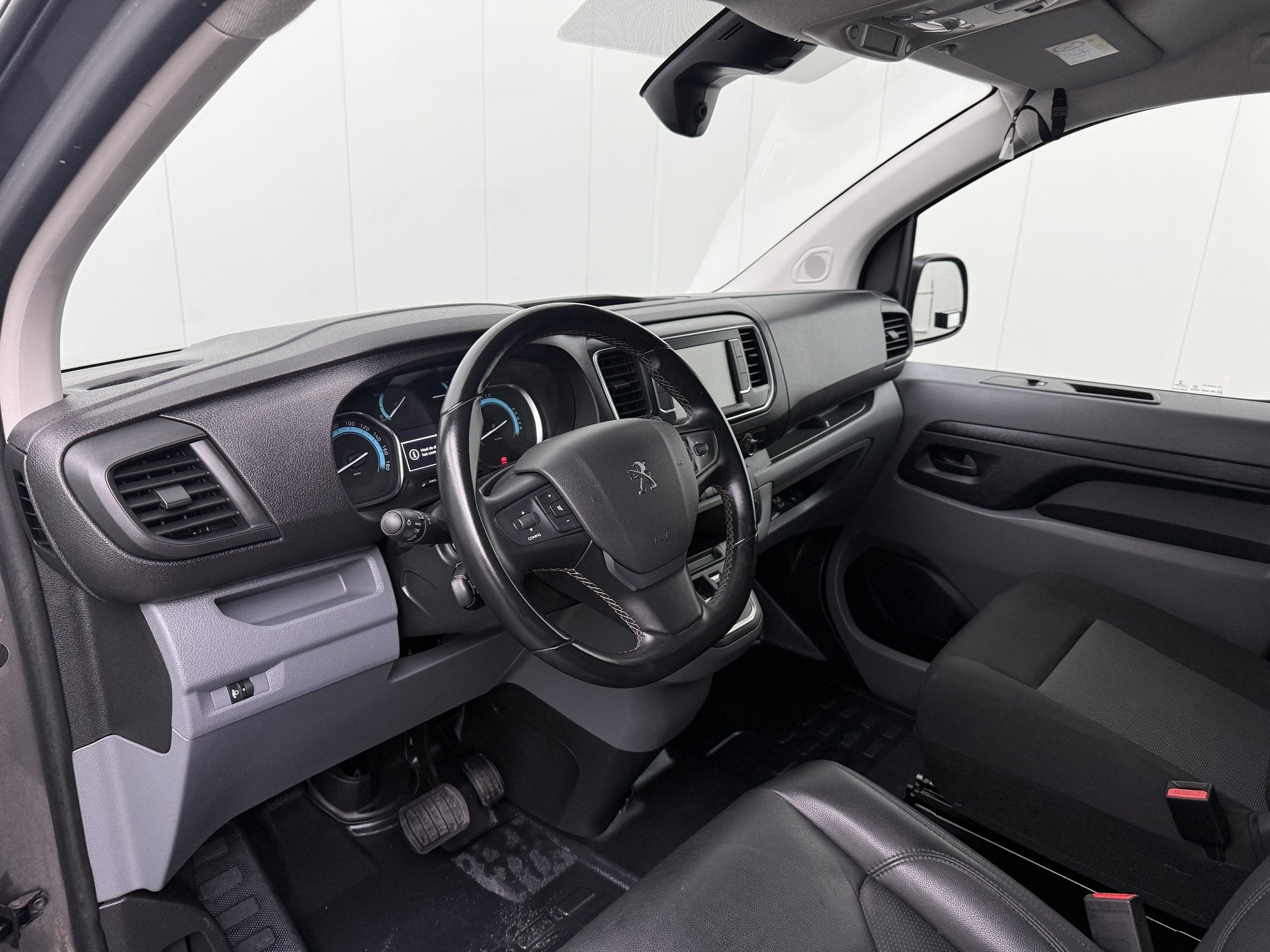 Peugeot e-Expert Lang Premium 75 kWh | Elektrisch | SOH 87,3, Dealer onderhouden, 136 pk, Gebruikt, Elektrisch