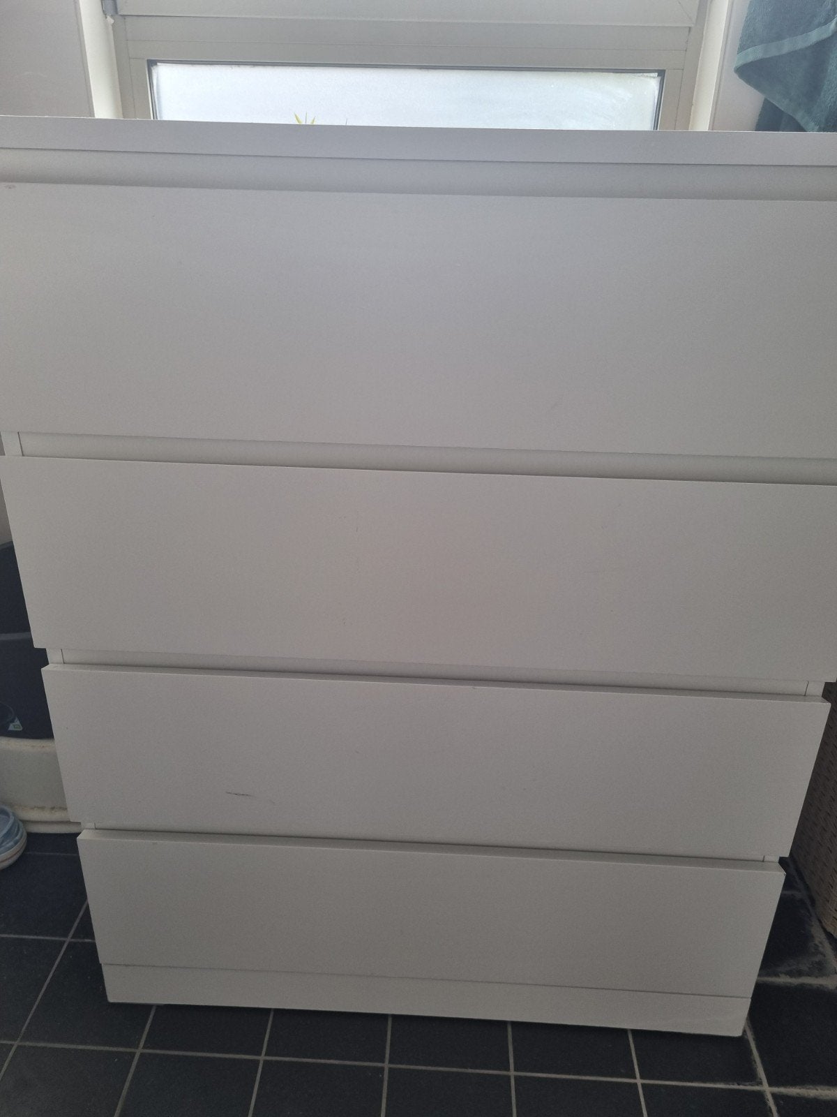 ikea witte ladekast met 4 laden, Huis en Inrichting, Kasten | Ladekasten, Ophalen, Overige materialen, Gebruikt, Modern, functioneel