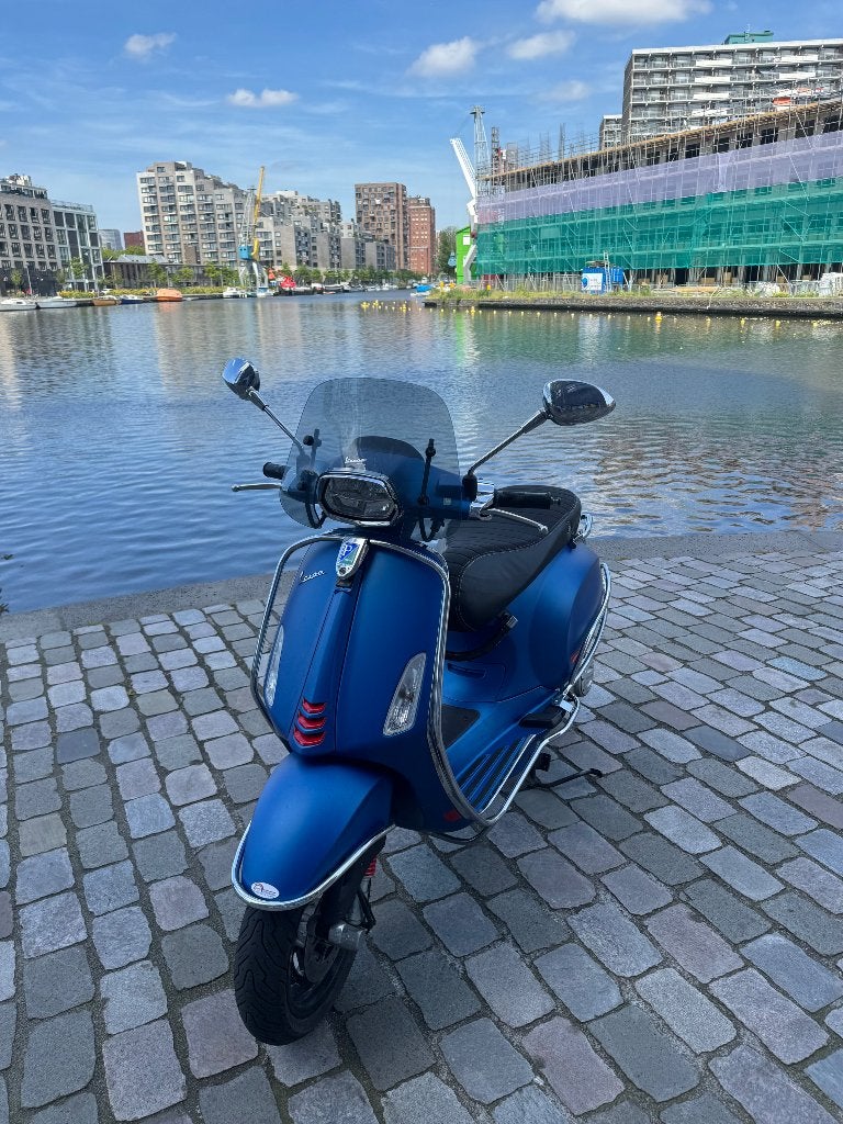 Vespa Sprint Mat Blauw- Zo goed als nieuw, Fietsen en Brommers, Ophalen, Overige modellen, Maximaal 45 km/u, Zo goed als nieuw