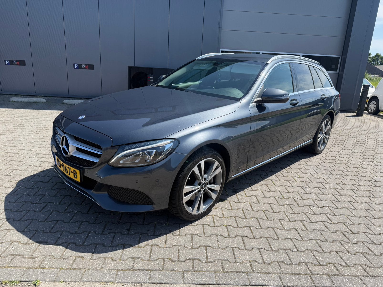Mercedes-Benz C-Klasse C300 h 231pk 7G-TRONIC 2016 Grijs, Auto's, Stof, Zwart, Origineel Nederlands, 26 km/l