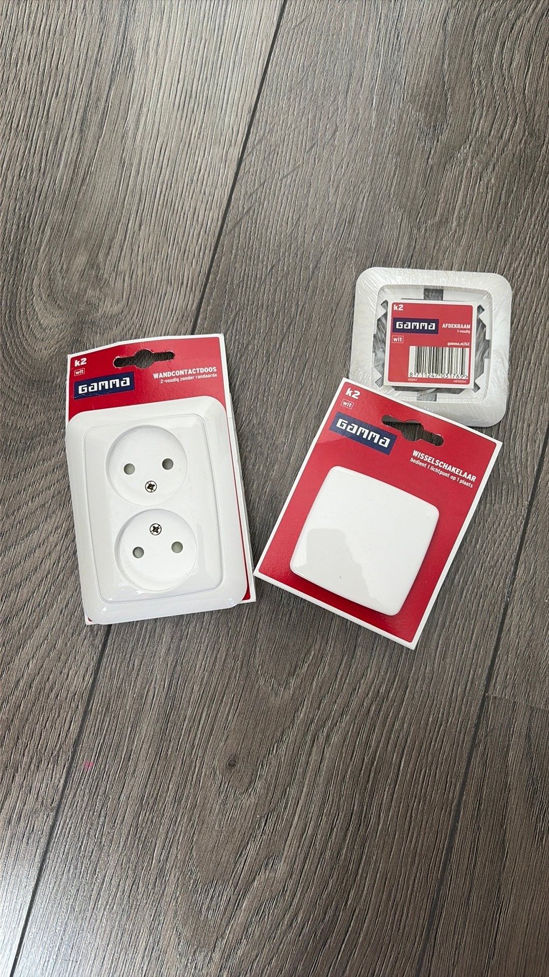 Wandcontactdoos en schakelaar, Ophalen, Zo goed als nieuw