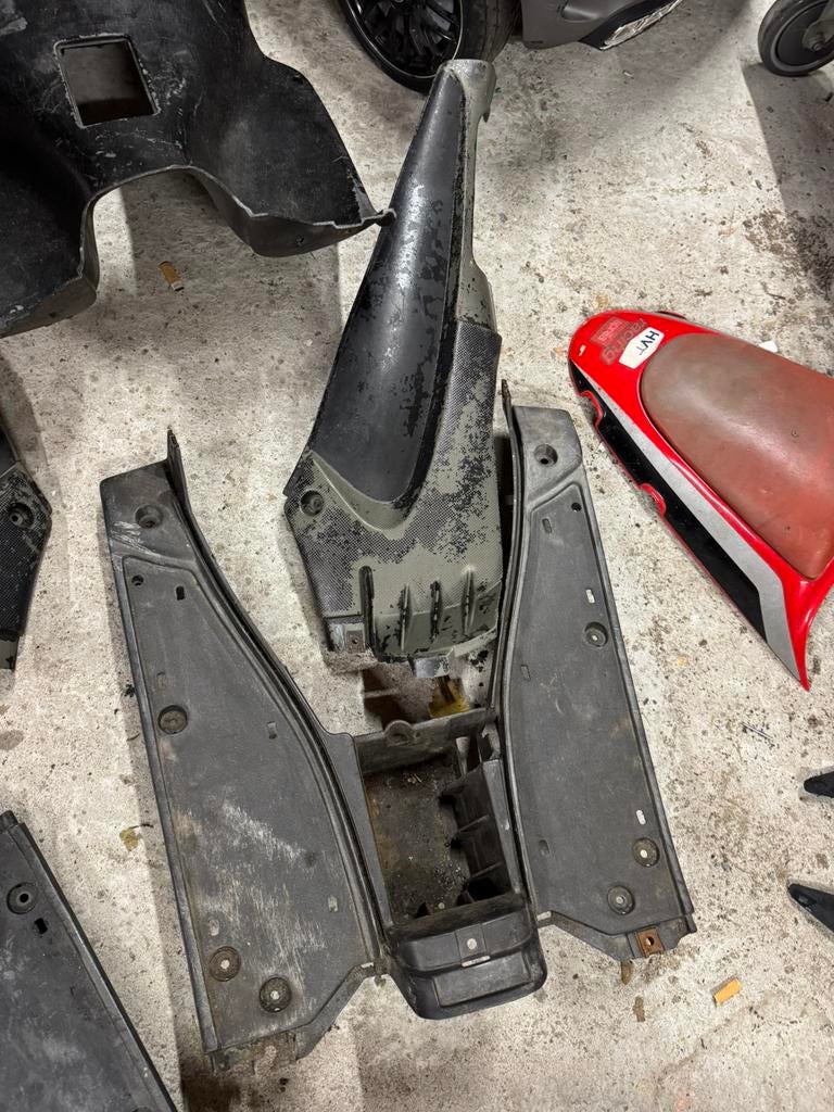 Aprilia sr50 voetplaat, Ophalen, Aprilia