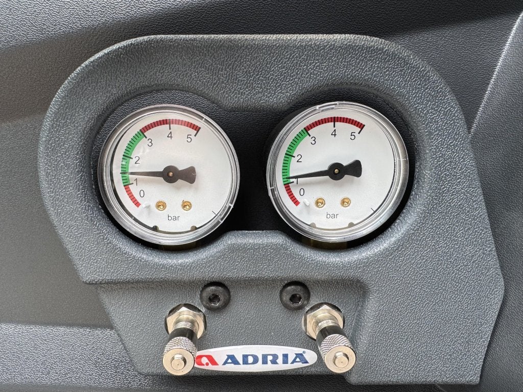 Foto 22 van Adria Matrix Plus 670 DL Automaat Lithium Airco Omvormer