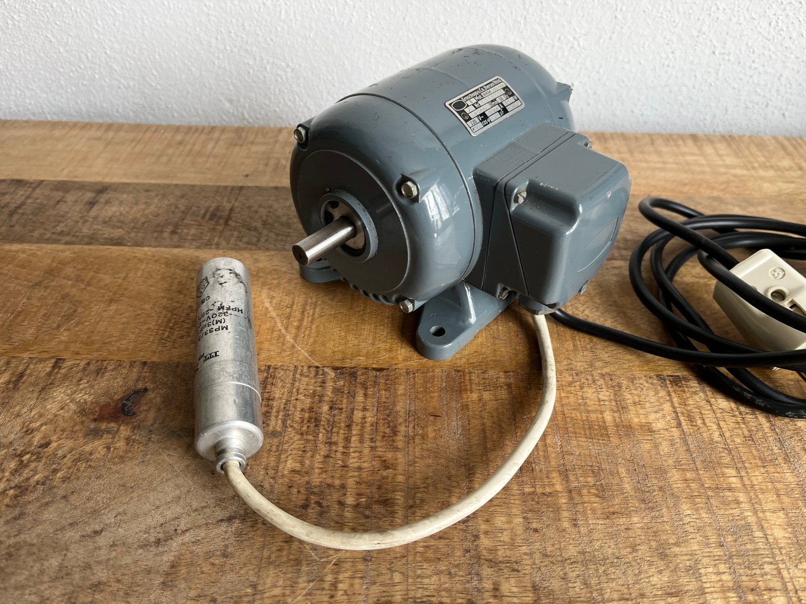 220 volt motor voor een klijn draaibankje, Doe-het-zelf en Verbouw, Motoren, Ophalen of Verzenden, Zo goed als nieuw