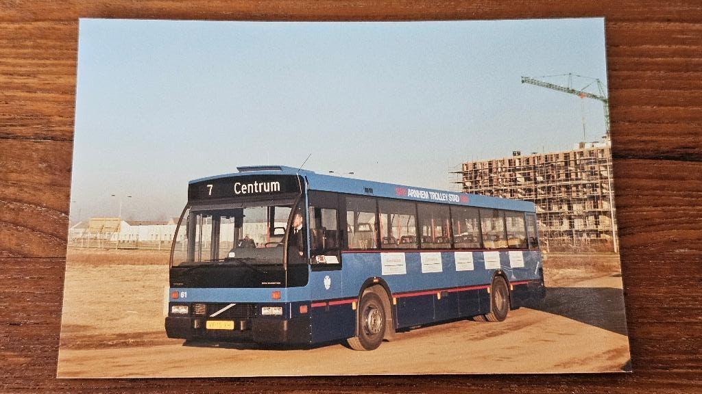 Foto BUS GVA Arnhem 61, Verzamelen, Spoorwegen en Tramwegen, Verzenden, Gebruikt, Bus of Metro, Overige typen