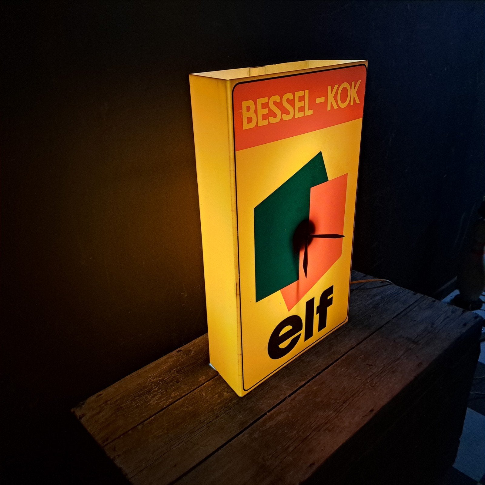 Elf smeermiddelen klok Vintage, Ophalen, Gebruikt, Lichtbak of (neon) lamp