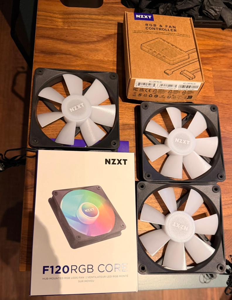 4 x NZXT F120RGB CORE Fans met RGB & Fan Controller, Computers en Software, Computerkoelers, Ophalen of Verzenden, Zo goed als nieuw