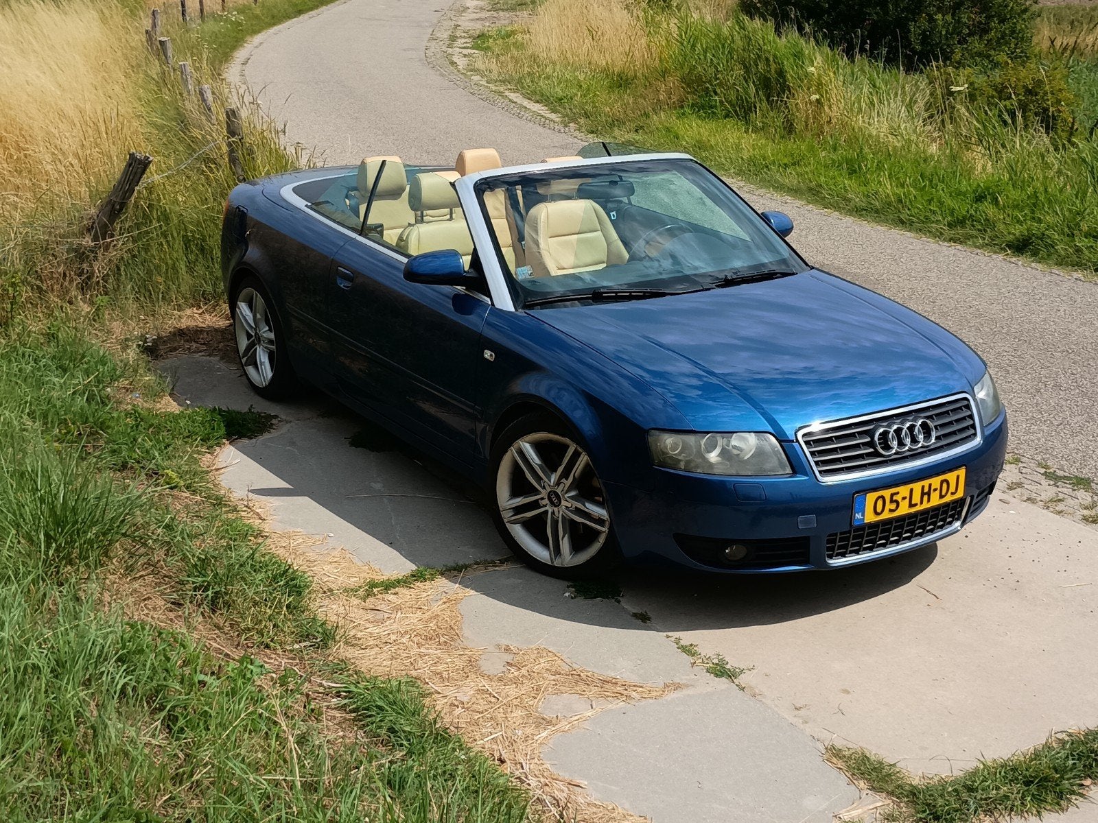 Audi A4 (met nieuwe APK) 2.4 V6 125KW Cabrio AUT 2003 Blauw, Auto's, Audi, Cabriolet, A4, Particulier, 1600 kg