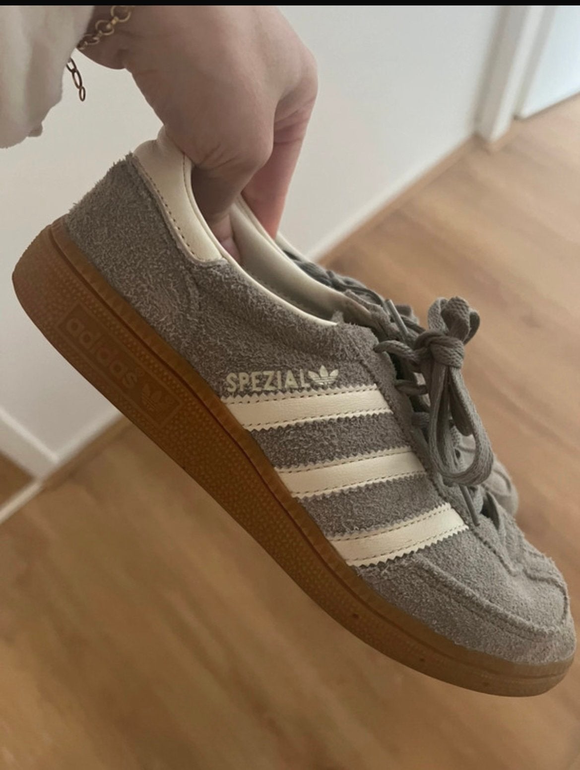 Adidas spezial sneakers dames (1x gedragen), Ophalen of Verzenden, Grijs, Sneakers of Gympen, Zo goed als nieuw