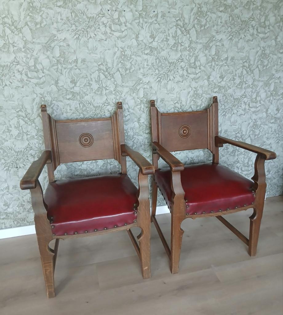 Antieke eiken armstoelen met rood leren zitting (set van 2), Antiek en Kunst, Antiek | Meubels | Stoelen en Banken, Ophalen
