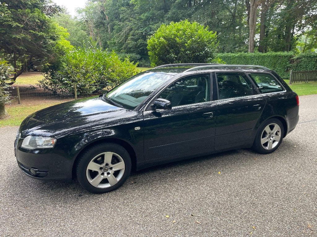 Audi A4 2.0 96KW Avant AUT 2006 Zwart, Auto's, Audi, Euro 5, Zwart, 4 cilinders, 1984 cc