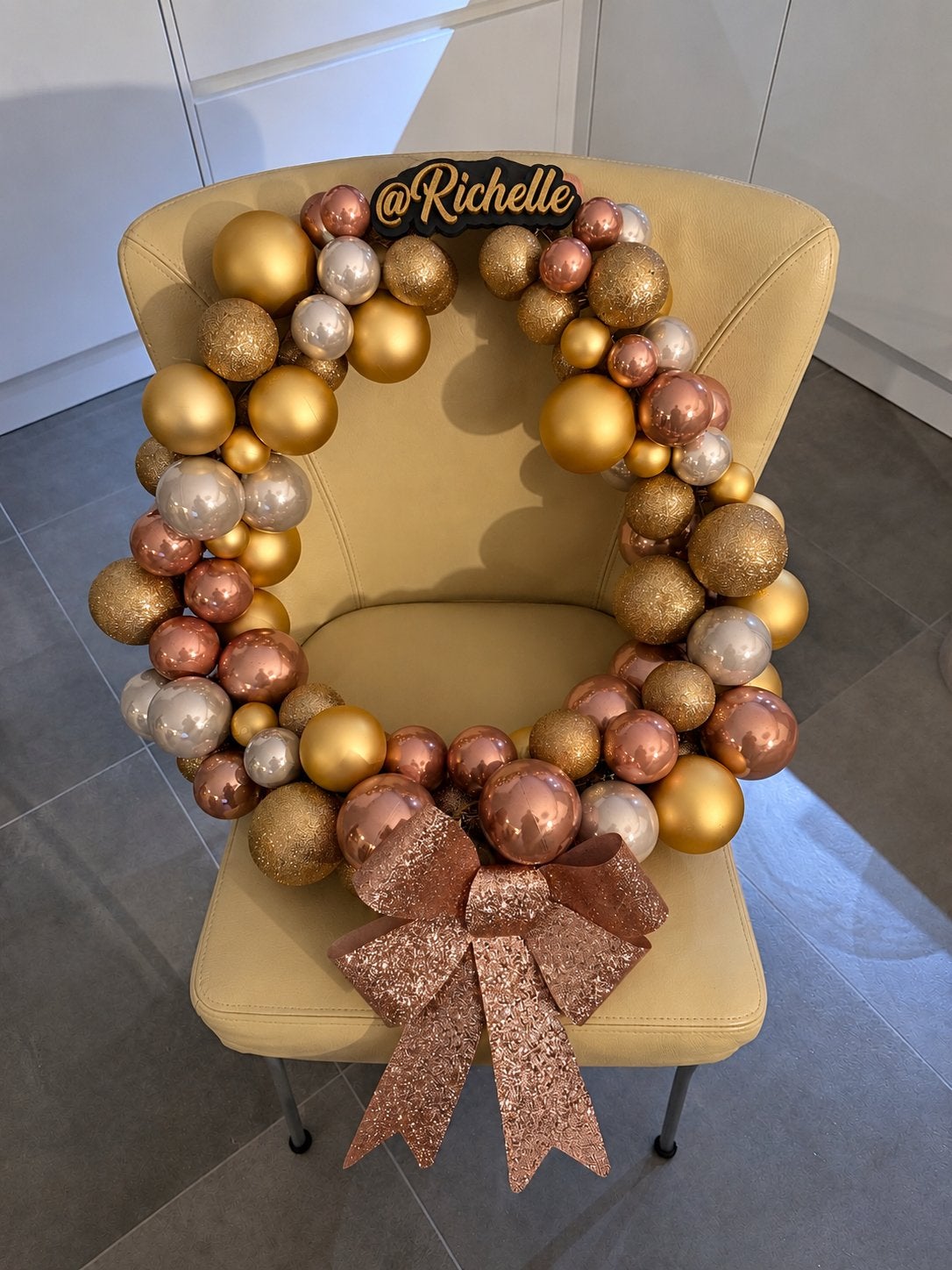 Feestelijke Kerstkrans voor Paarden - Goud, roze, Zilver, Ophalen of Verzenden, Nieuw, Krans, Kunststof