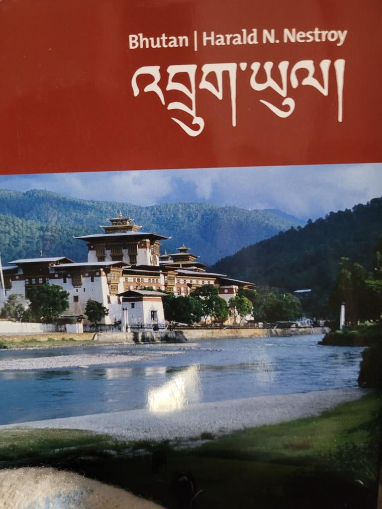 Bhutan door Harald N. Nestroy, Boeken, Ophalen of Verzenden