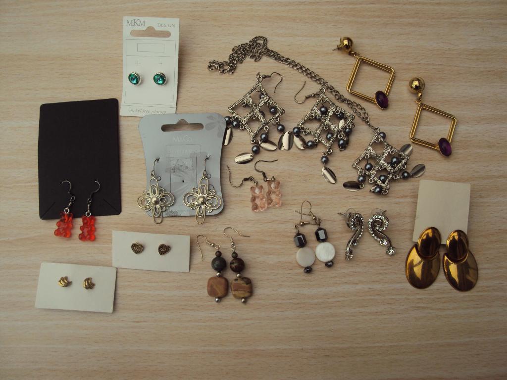lot van fantasie oorbellen-hangers en stekers-10 euro, Ophalen of Verzenden, Zo goed als nieuw, Overige kleuren, Zilver