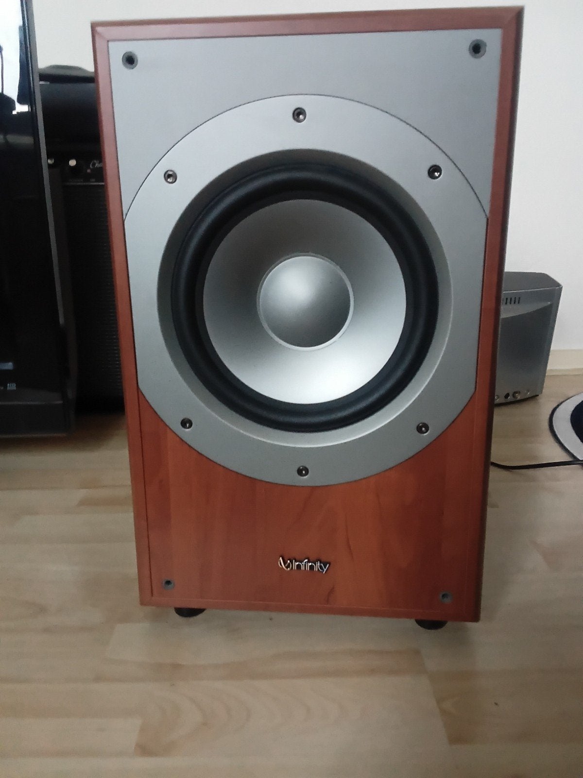 Infinity Subwoofer - Krachtige Bas, Ophalen, Subwoofer, Basreflex, Gebruikt