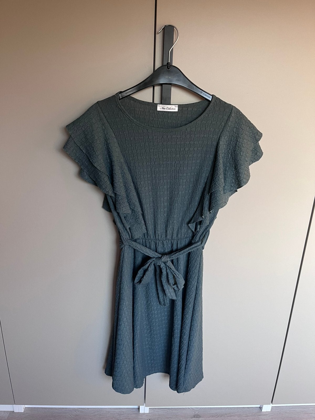 Groene zomerjurk New Collection, Kleding | Dames, Jurken, Maat 38/40 (M), Ophalen of Verzenden, Zo goed als nieuw, Boven de knie